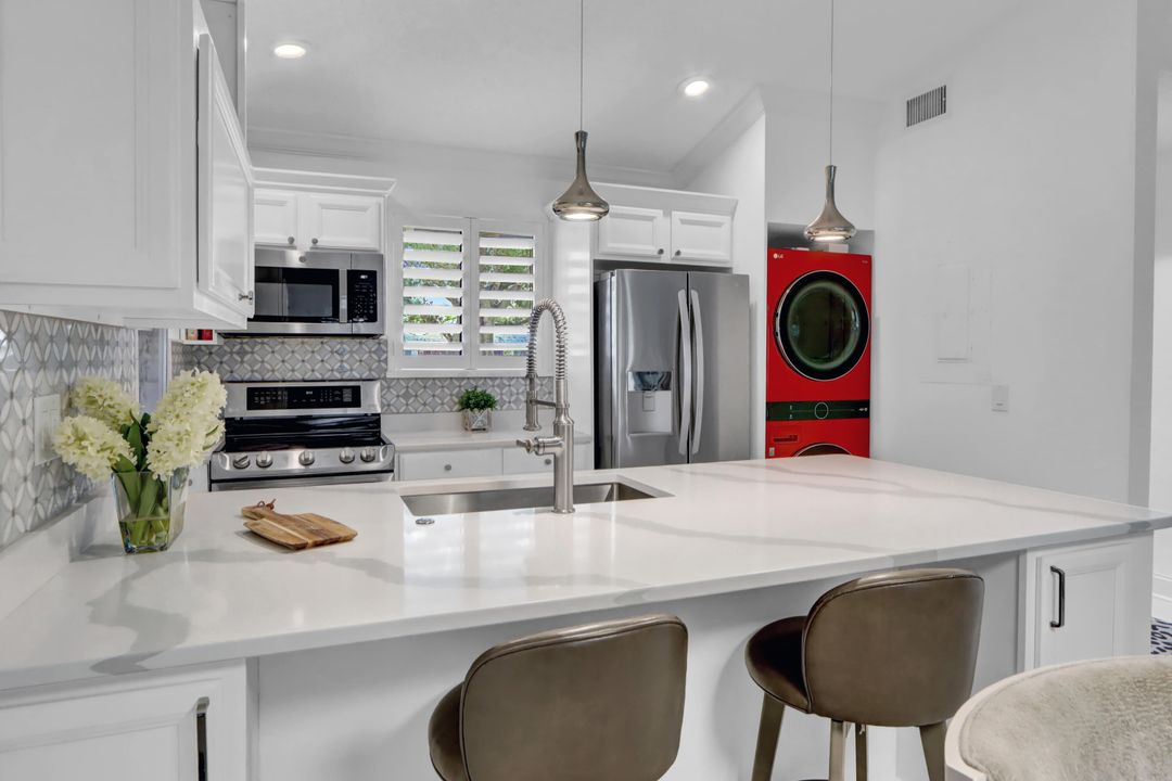 Active With Contract: $475,000 (2 beds, 2 baths, 1135 Square Feet)