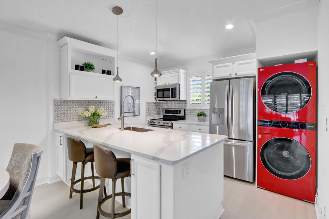 Active With Contract: $475,000 (2 beds, 2 baths, 1135 Square Feet)