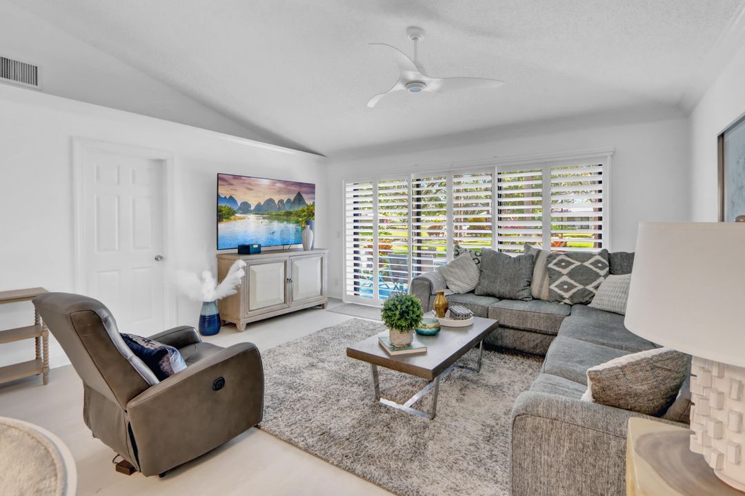 Active With Contract: $475,000 (2 beds, 2 baths, 1135 Square Feet)