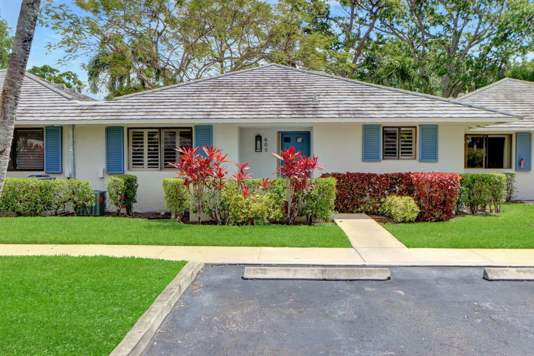 Active With Contract: $475,000 (2 beds, 2 baths, 1135 Square Feet)