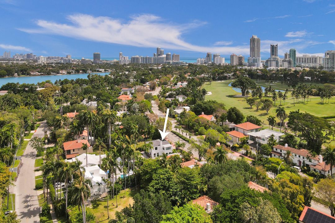 For Sale: $2,790,000 (3 beds, 2 baths, 2599 Square Feet)