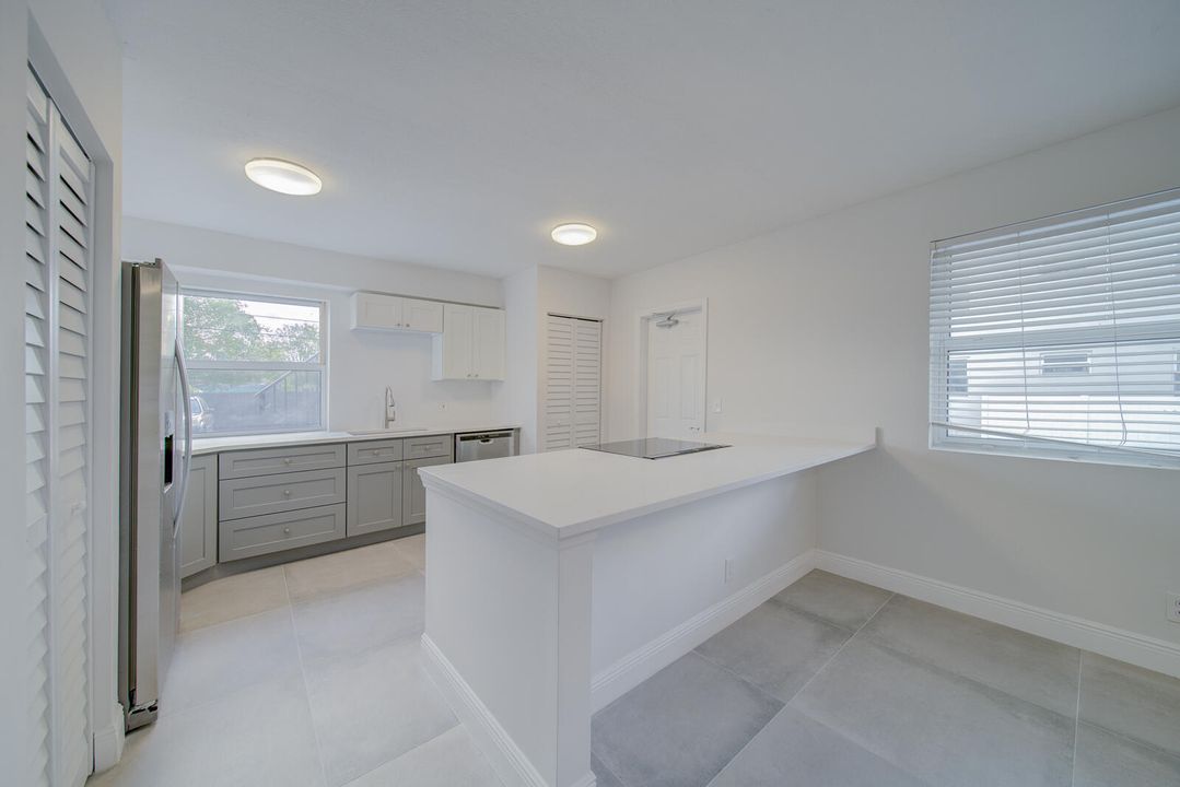 Recently Rented: $2,000 (2 beds, 1 baths, 900 Square Feet)