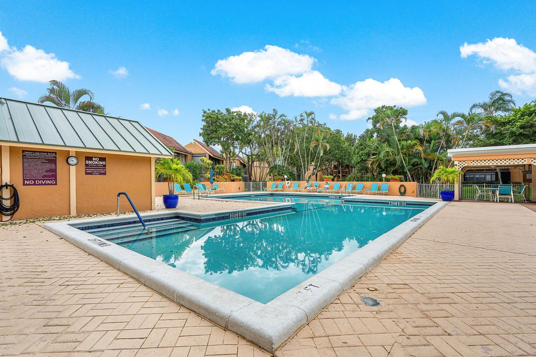 待售: $300,000 (2 贝兹, 2 浴室, 1380 平方英尺)