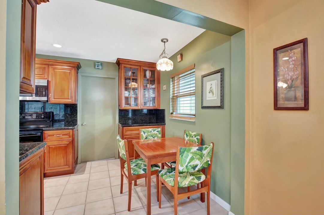 For Sale: $450,000 (2 beds, 2 baths, 1428 Square Feet)