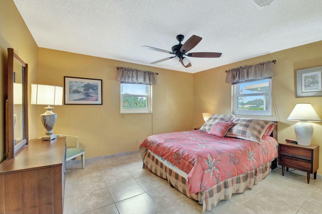 For Sale: $450,000 (2 beds, 2 baths, 1428 Square Feet)