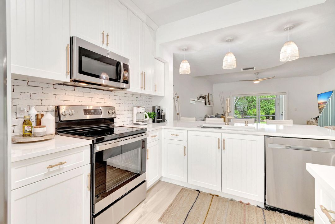 Activo con contrato: $5,300 (2 camas, 2 baños, 1184 Pies cuadrados)