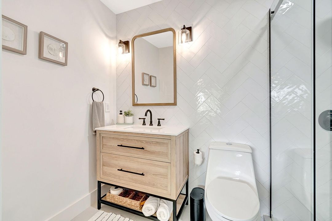 Activo con contrato: $5,300 (2 camas, 2 baños, 1184 Pies cuadrados)