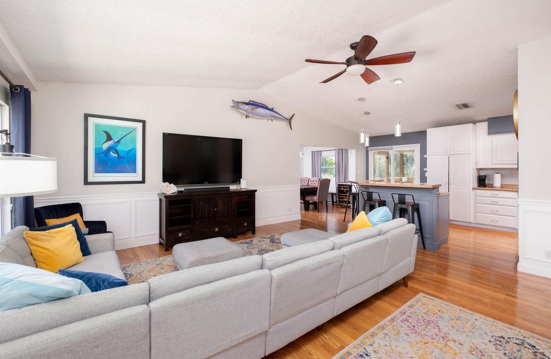 For Sale: $799,000 (4 beds, 2 baths, 1512 Square Feet)