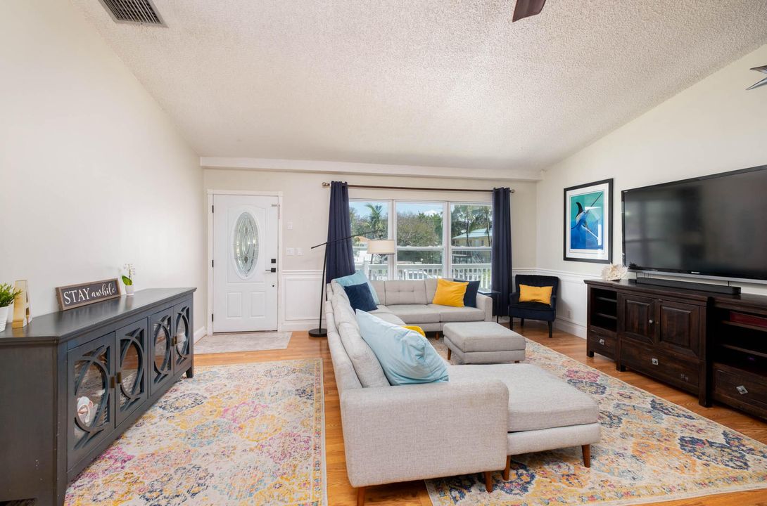 For Sale: $799,000 (4 beds, 2 baths, 1512 Square Feet)