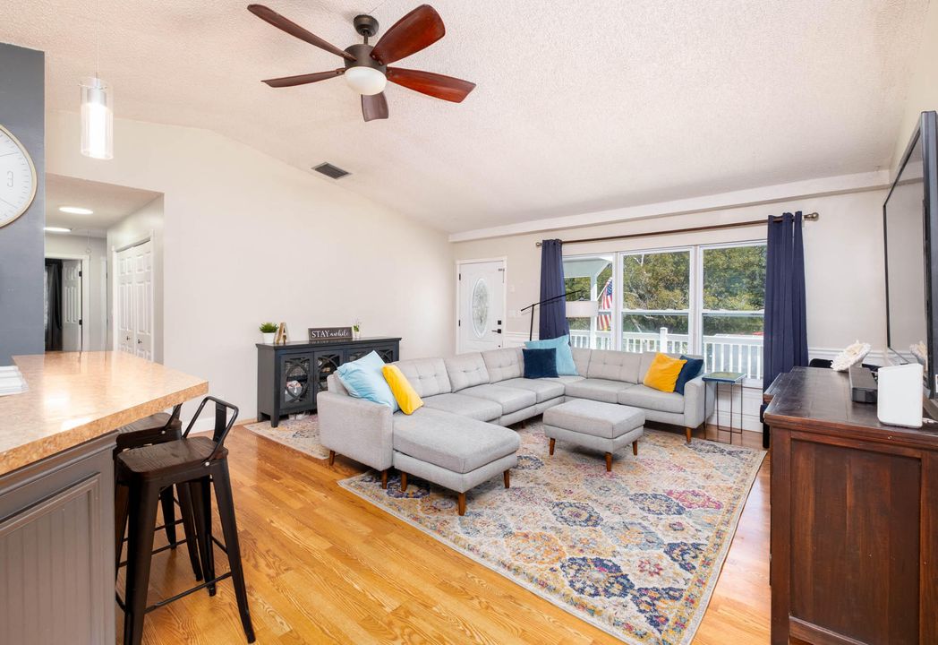 For Sale: $799,000 (4 beds, 2 baths, 1512 Square Feet)