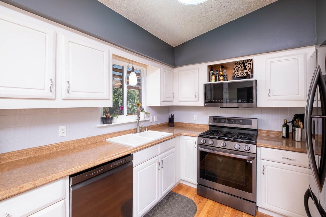 For Sale: $799,000 (4 beds, 2 baths, 1512 Square Feet)