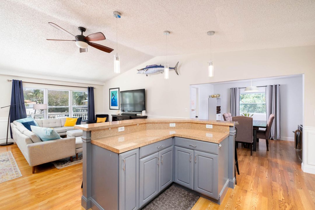 For Sale: $799,000 (4 beds, 2 baths, 1512 Square Feet)