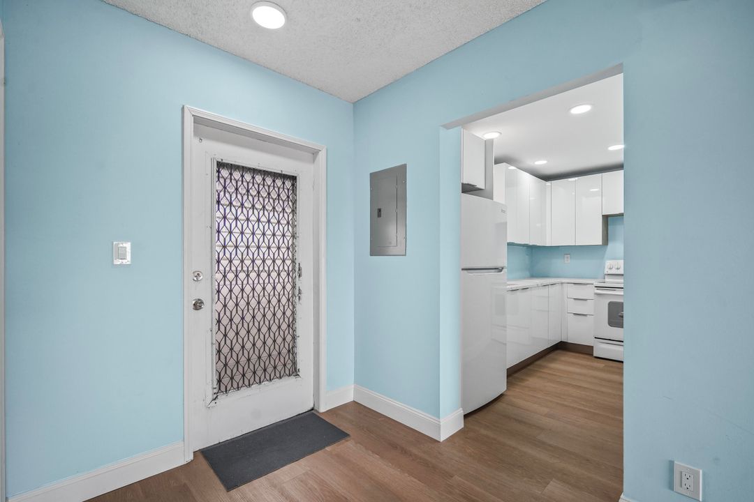 For Sale: $199,000 (1 beds, 1 baths, 650 Square Feet)