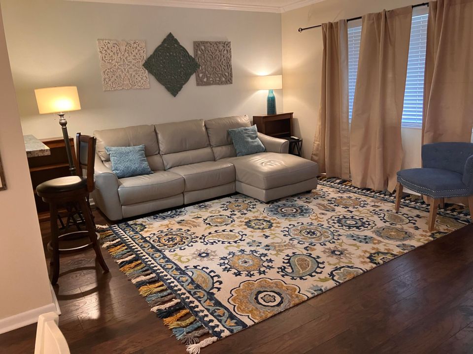 For Sale: $69,000 (1 beds, 1 baths, 684 Square Feet)