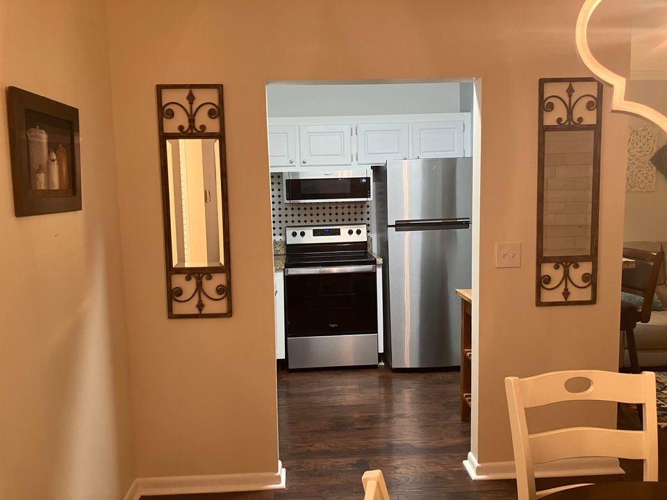 For Sale: $69,000 (1 beds, 1 baths, 684 Square Feet)