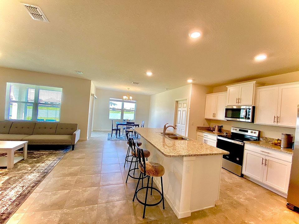 Active With Contract: $2,450 (3 beds, 2 baths, 1672 Square Feet)