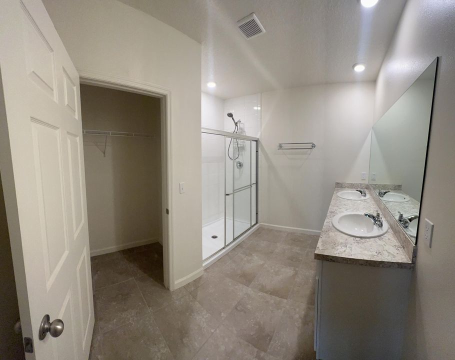 Active With Contract: $2,450 (3 beds, 2 baths, 1672 Square Feet)