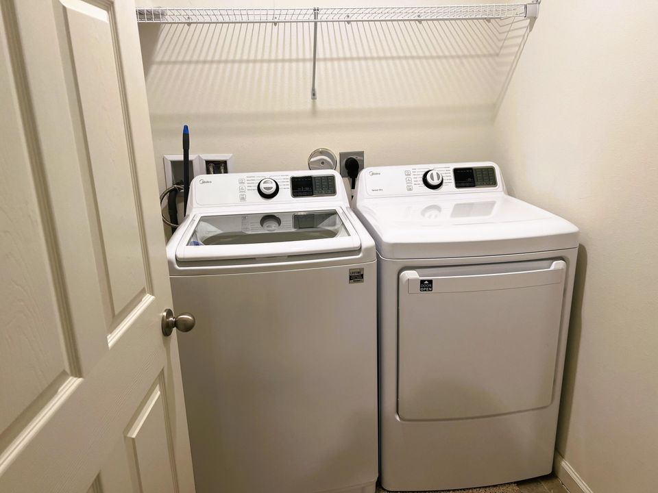 Active With Contract: $2,450 (3 beds, 2 baths, 1672 Square Feet)