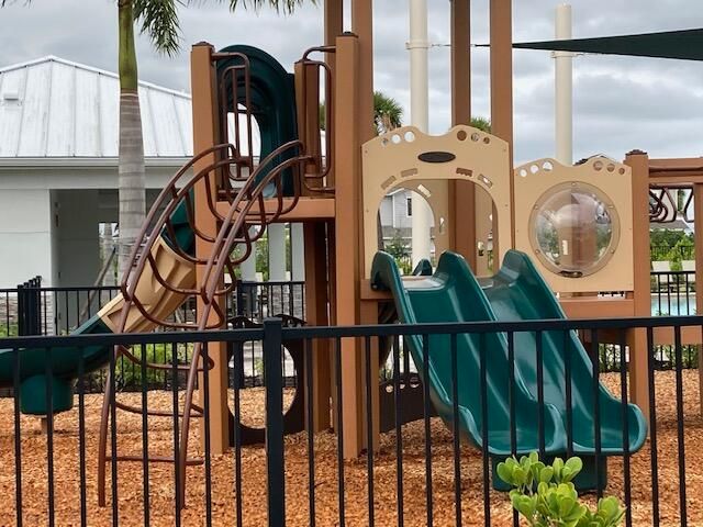 Active With Contract: $2,450 (3 beds, 2 baths, 1672 Square Feet)