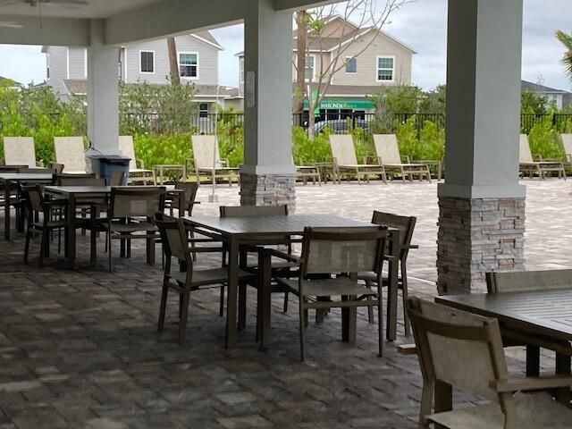 Active With Contract: $2,450 (3 beds, 2 baths, 1672 Square Feet)