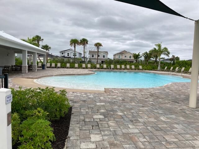 Active With Contract: $2,450 (3 beds, 2 baths, 1672 Square Feet)