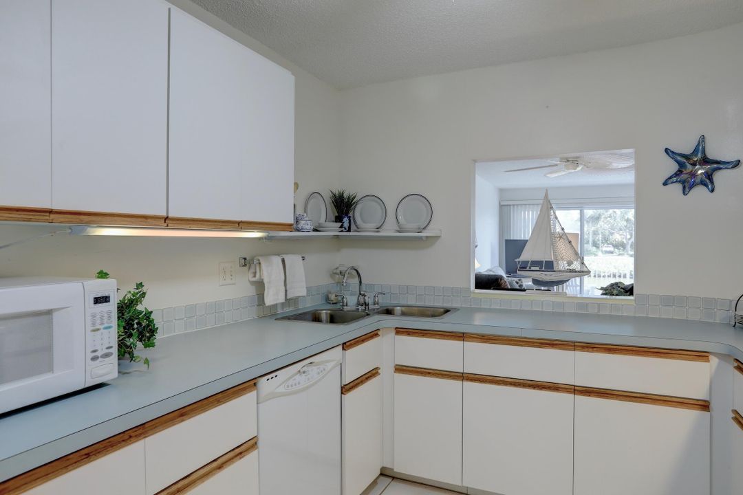 На продажу: $315,000 (2 спален, 2 ванн, 1285 Квадратных фут)