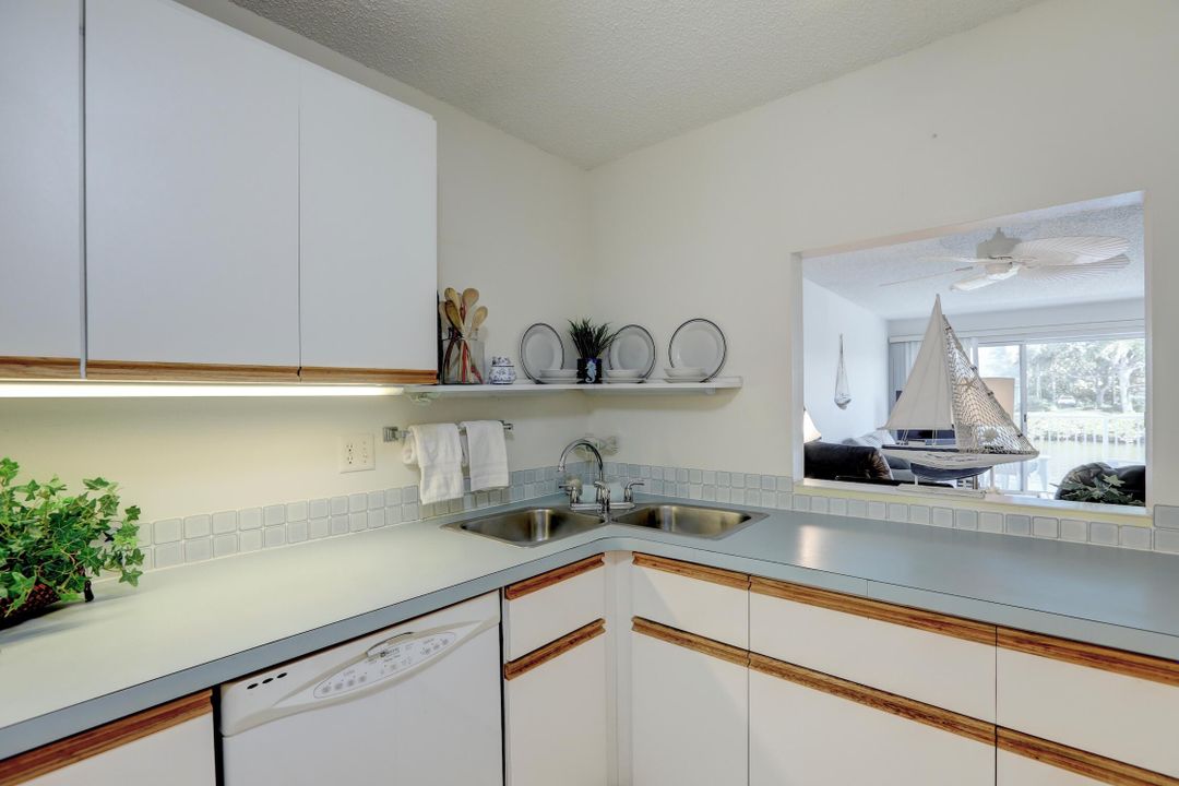 На продажу: $315,000 (2 спален, 2 ванн, 1285 Квадратных фут)