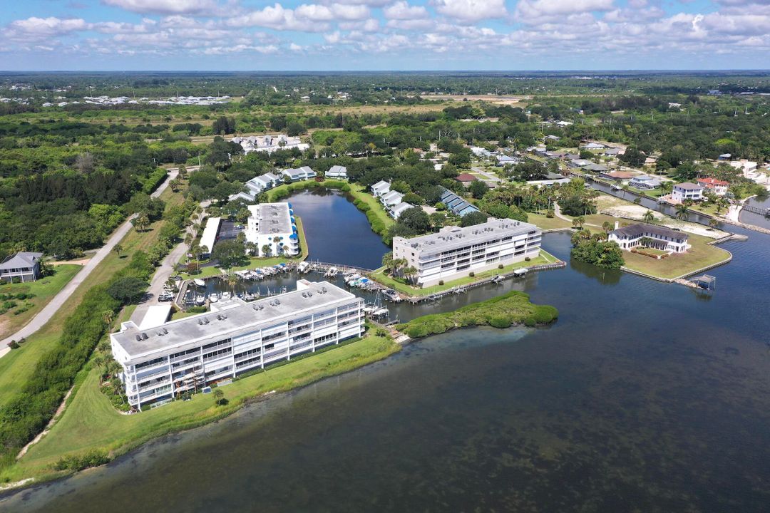 На продажу: $315,000 (2 спален, 2 ванн, 1285 Квадратных фут)