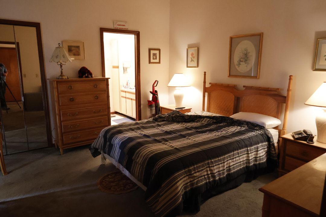 For Sale: $249,000 (2 beds, 2 baths, 1328 Square Feet)