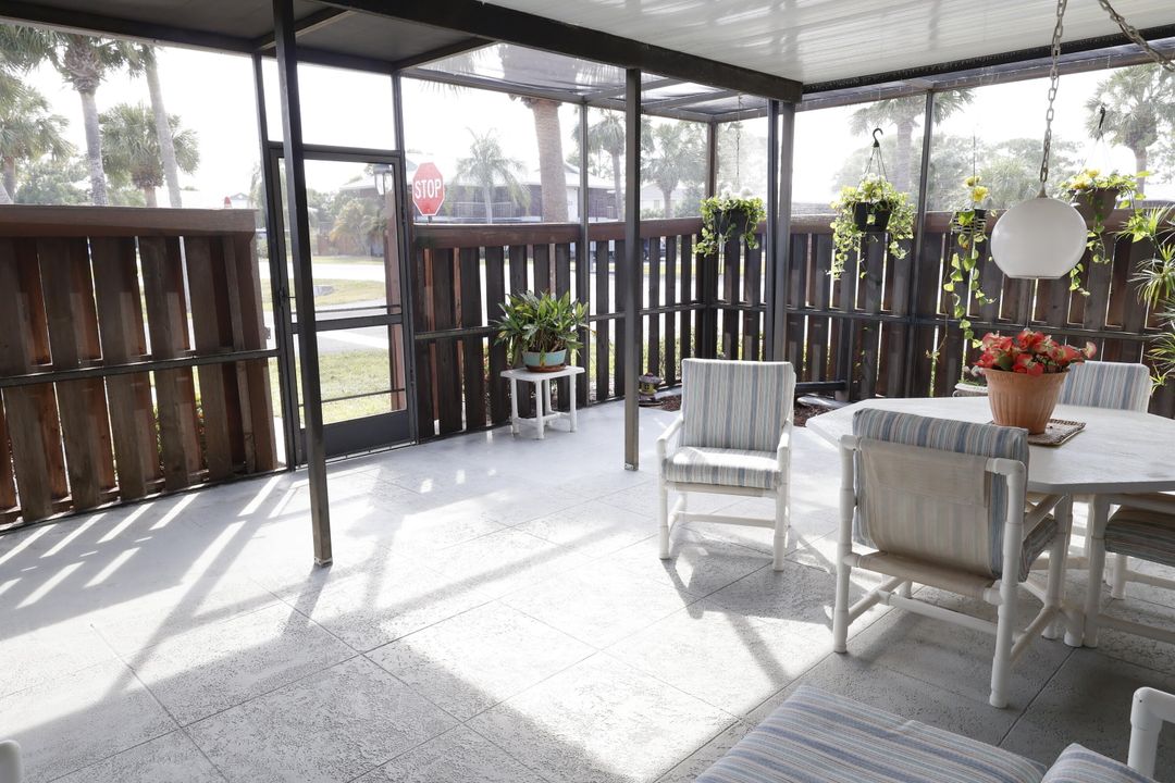 For Sale: $249,000 (2 beds, 2 baths, 1328 Square Feet)