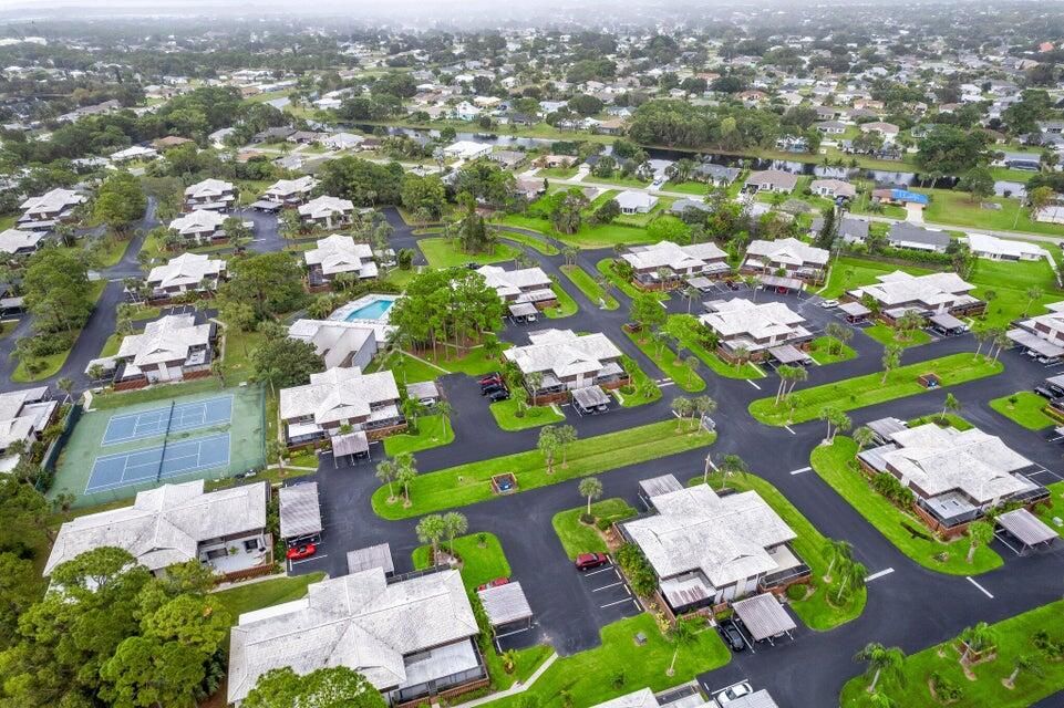 For Sale: $249,000 (2 beds, 2 baths, 1328 Square Feet)