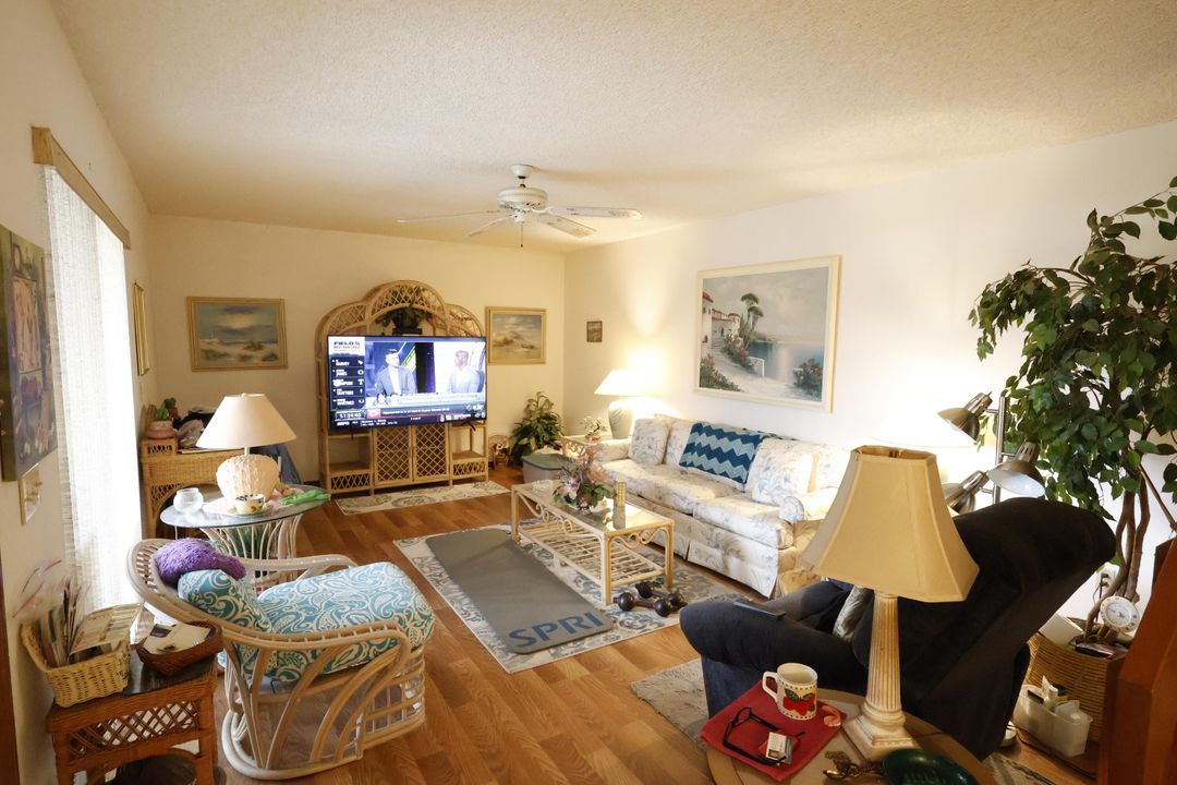 For Sale: $249,000 (2 beds, 2 baths, 1328 Square Feet)