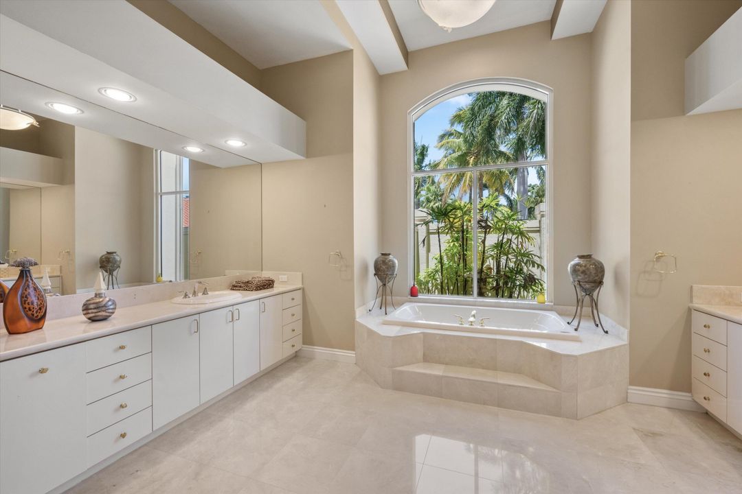 For Sale: $3,190,000 (4 beds, 4 baths, 5612 Square Feet)