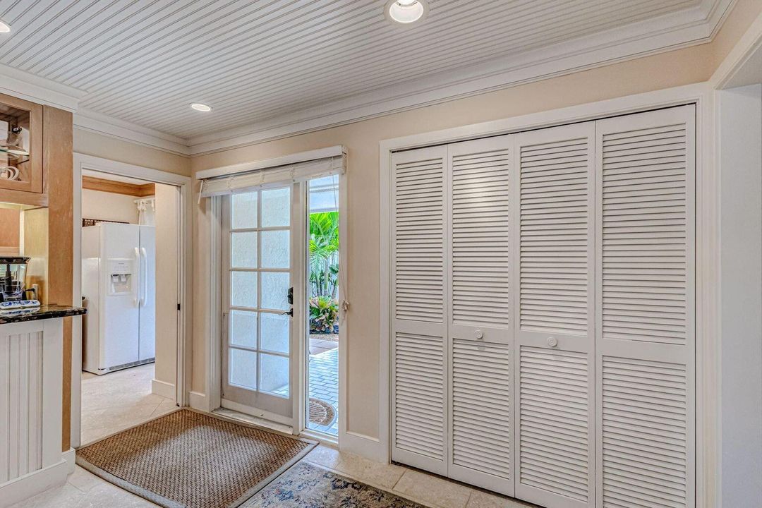 Active With Contract: $7,500 (2 beds, 2 baths, 1392 Square Feet)