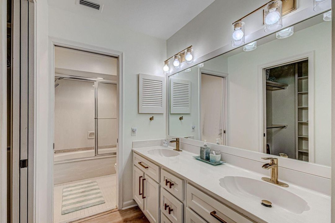 Active With Contract: $7,500 (2 beds, 2 baths, 1392 Square Feet)