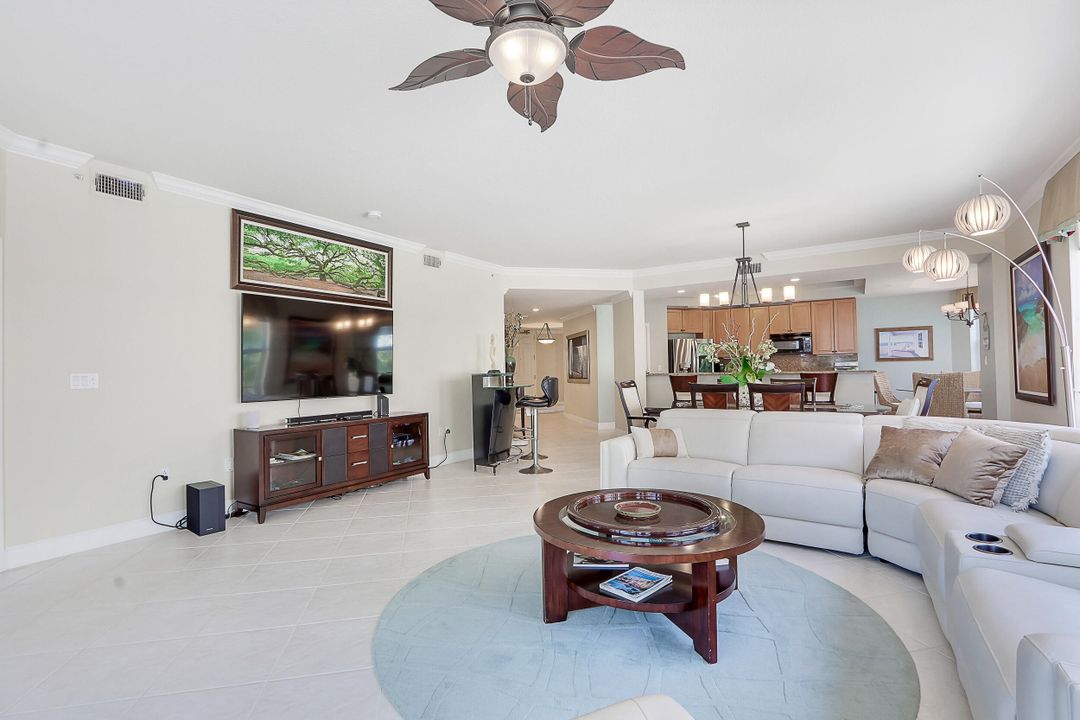 Activo con contrato: $13,000 (3 camas, 3 baños, 2457 Pies cuadrados)