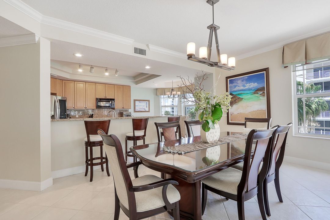 Activo con contrato: $13,000 (3 camas, 3 baños, 2457 Pies cuadrados)