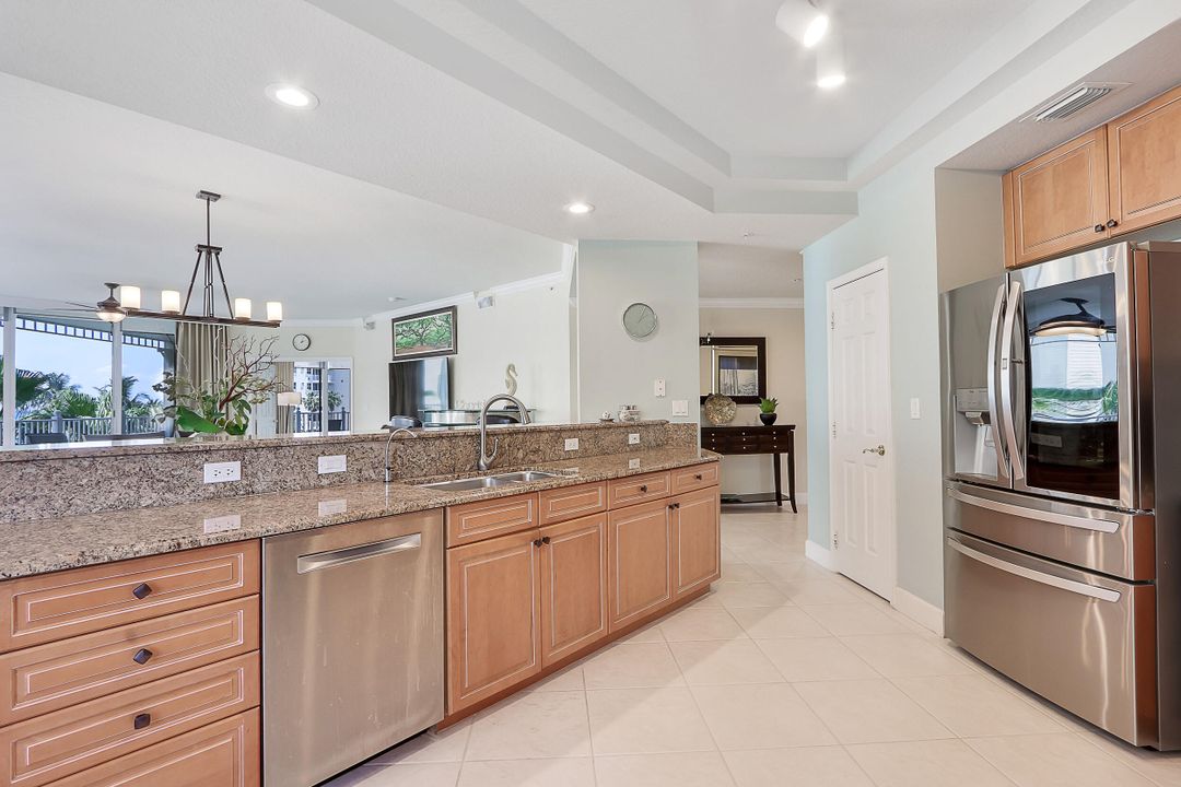 Activo con contrato: $13,000 (3 camas, 3 baños, 2457 Pies cuadrados)