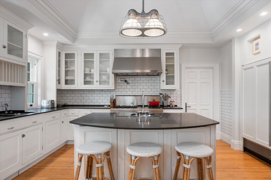 For Rent: $62,500 (4 beds, 4 baths, 3389 Square Feet)