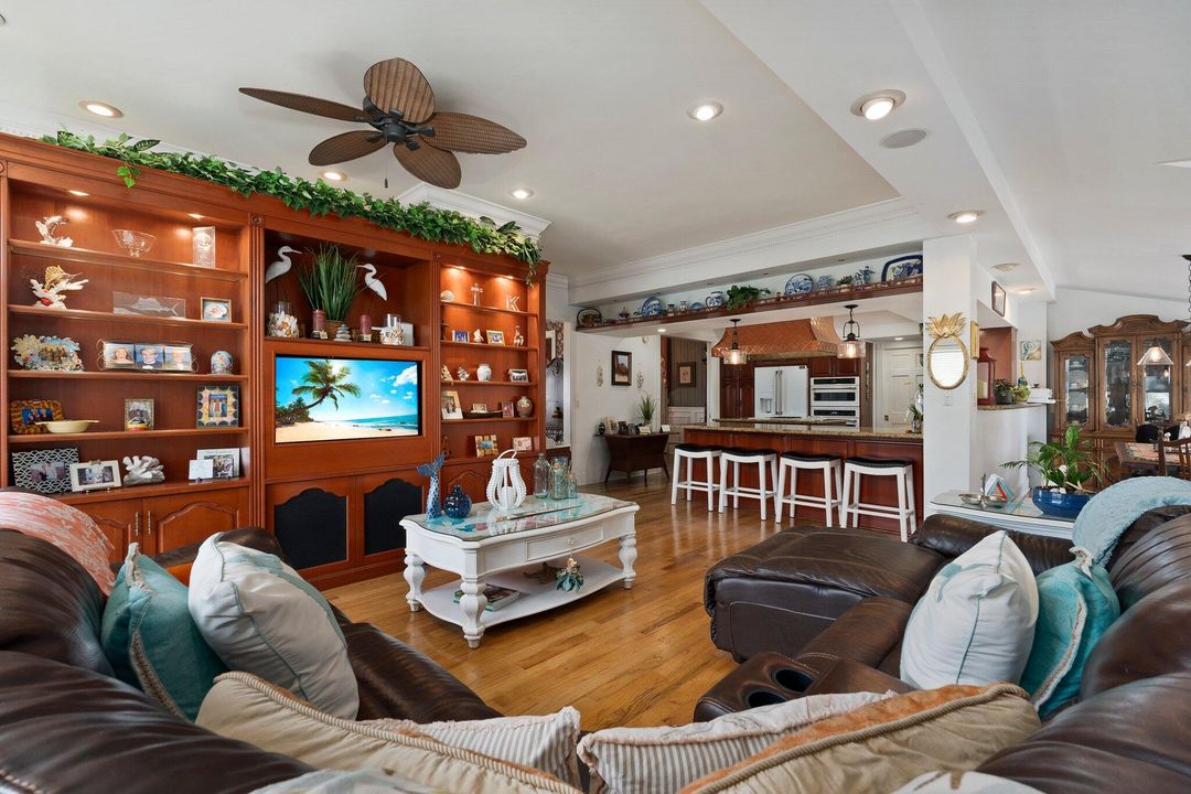 En Venta: $2,397,500 (5 camas, 2 baños, 3129 Pies cuadrados)