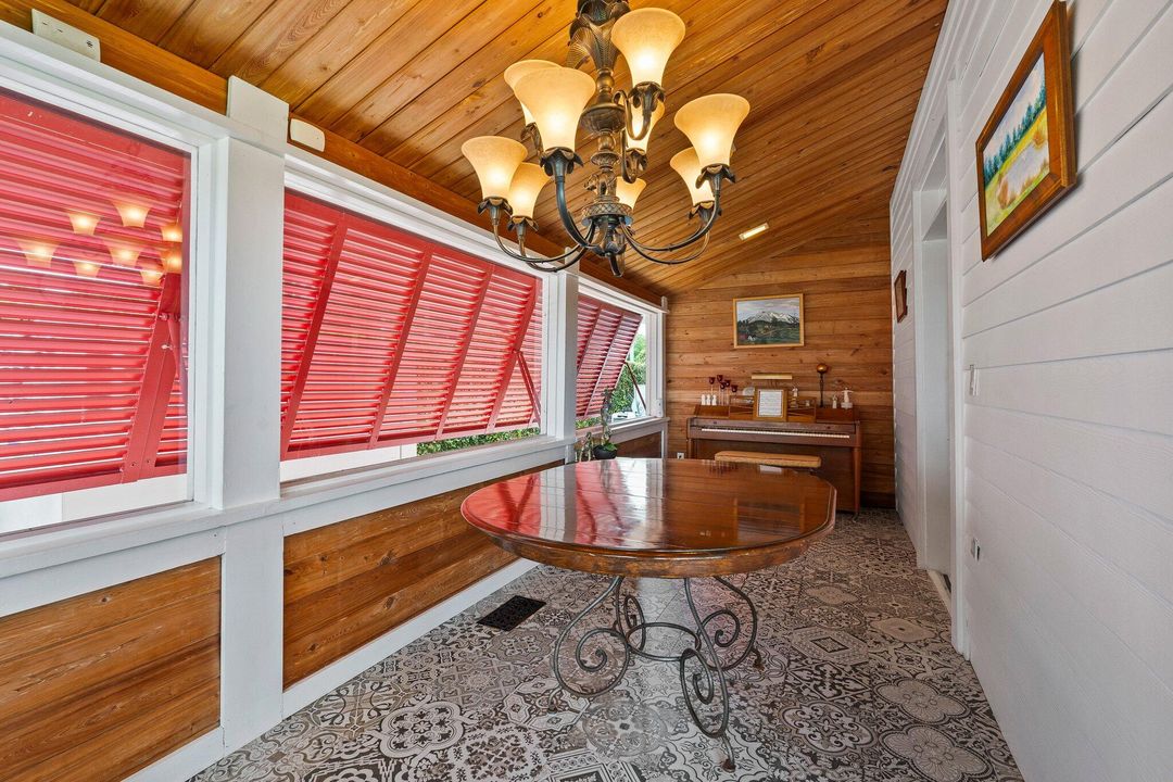 En Venta: $2,397,500 (5 camas, 2 baños, 3129 Pies cuadrados)