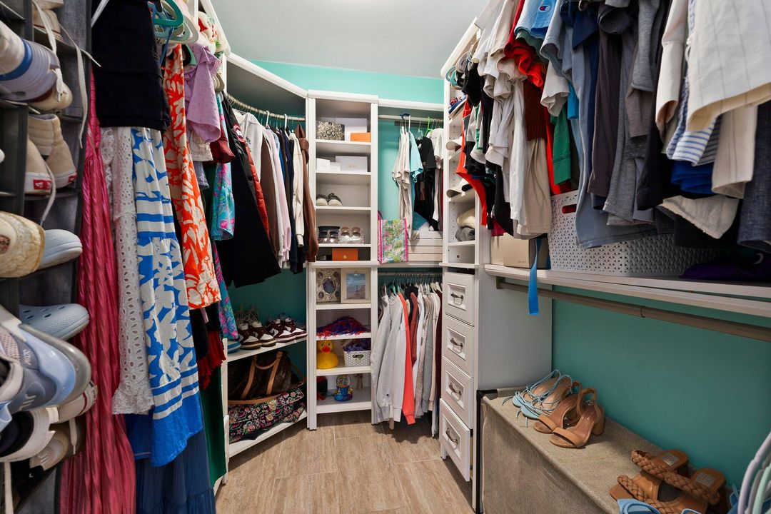 En Venta: $2,397,500 (5 camas, 2 baños, 3129 Pies cuadrados)