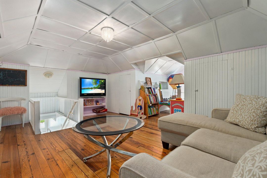 En Venta: $2,397,500 (5 camas, 2 baños, 3129 Pies cuadrados)