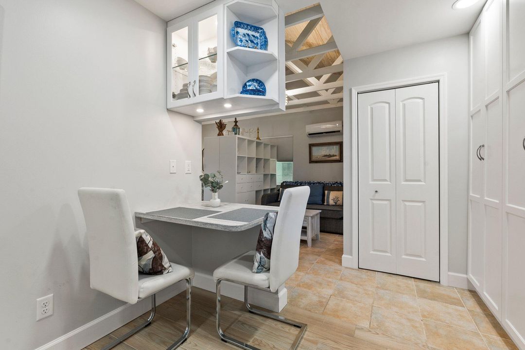 En Venta: $2,397,500 (5 camas, 2 baños, 3129 Pies cuadrados)