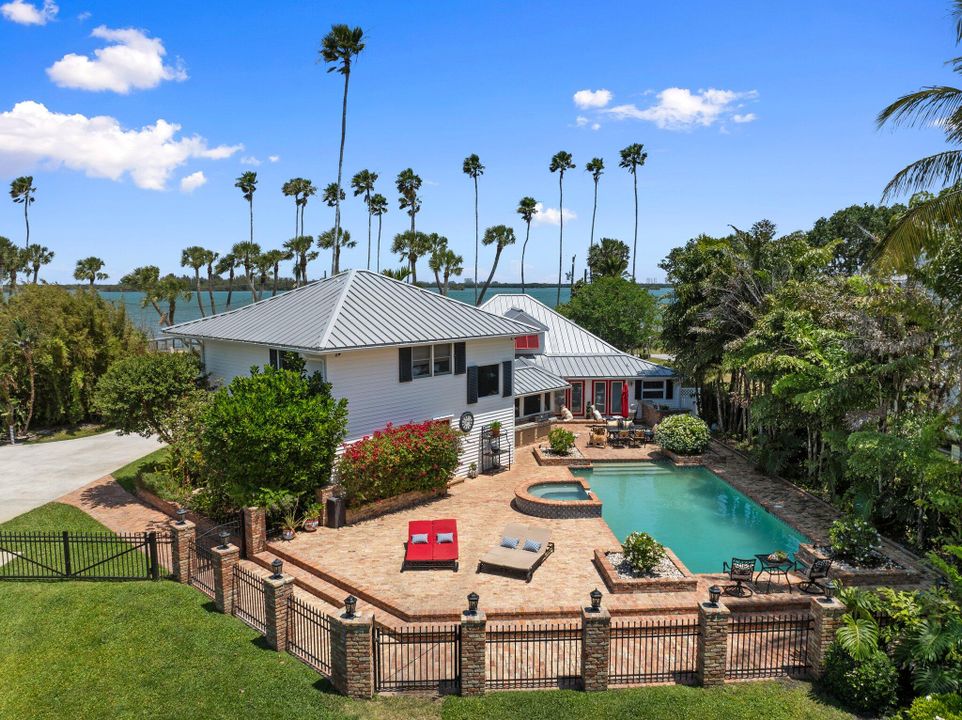 En Venta: $2,397,500 (5 camas, 2 baños, 3129 Pies cuadrados)