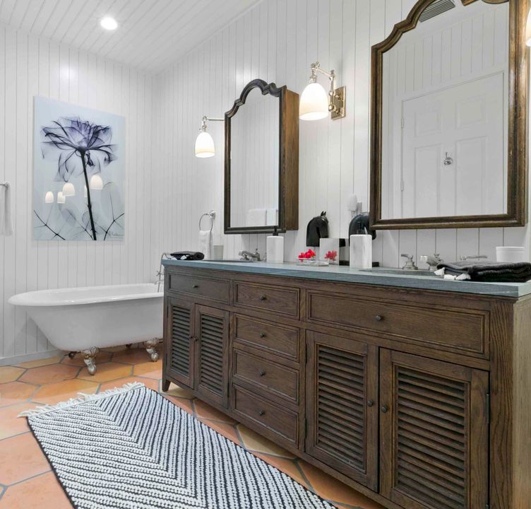 Active With Contract: $20,000 (3 beds, 3 baths, 1754 Square Feet)