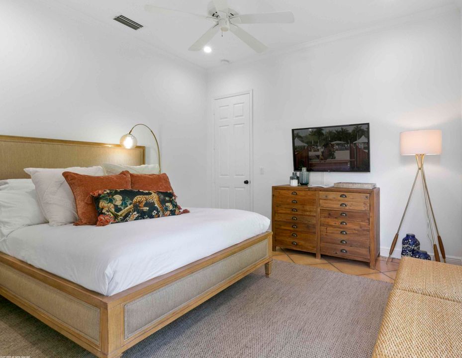 Active With Contract: $20,000 (3 beds, 3 baths, 1754 Square Feet)