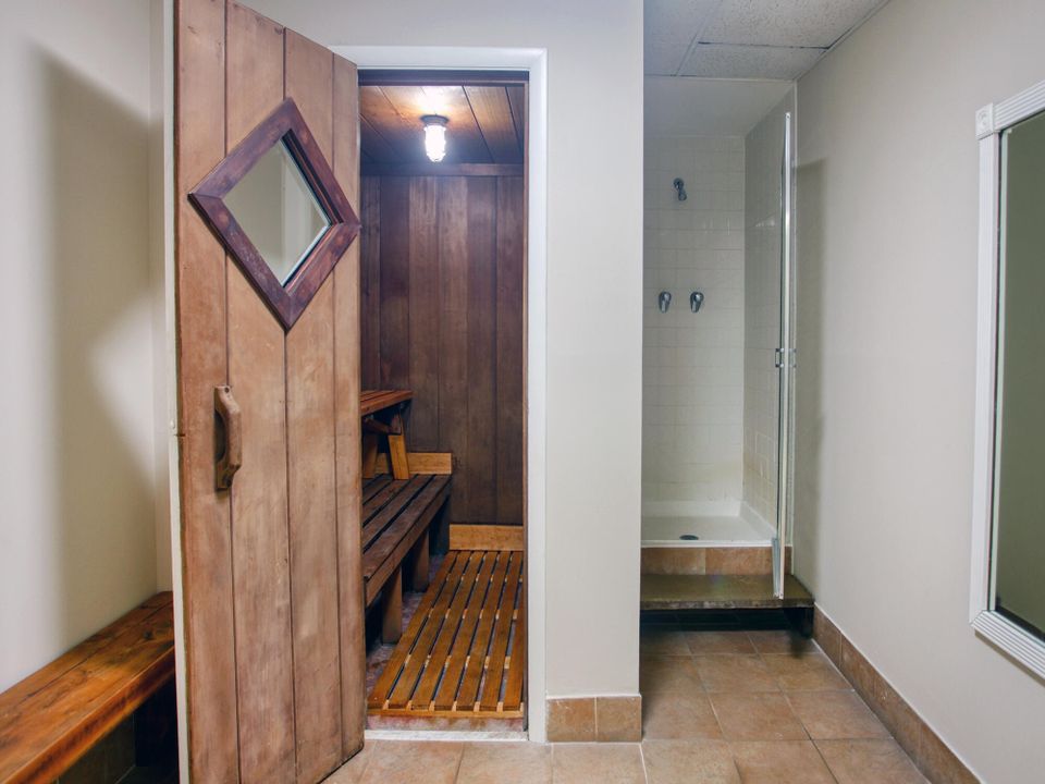 Active With Contract: $15,000 (2 beds, 2 baths, 1470 Square Feet)