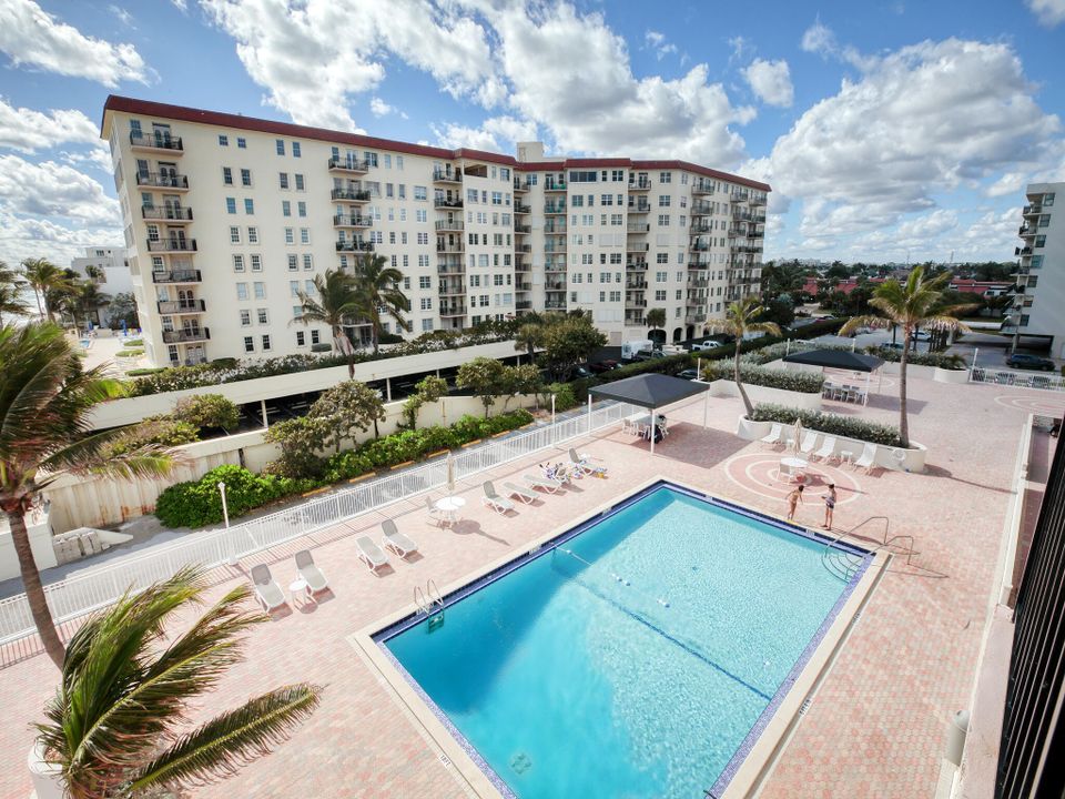Active With Contract: $15,000 (2 beds, 2 baths, 1470 Square Feet)
