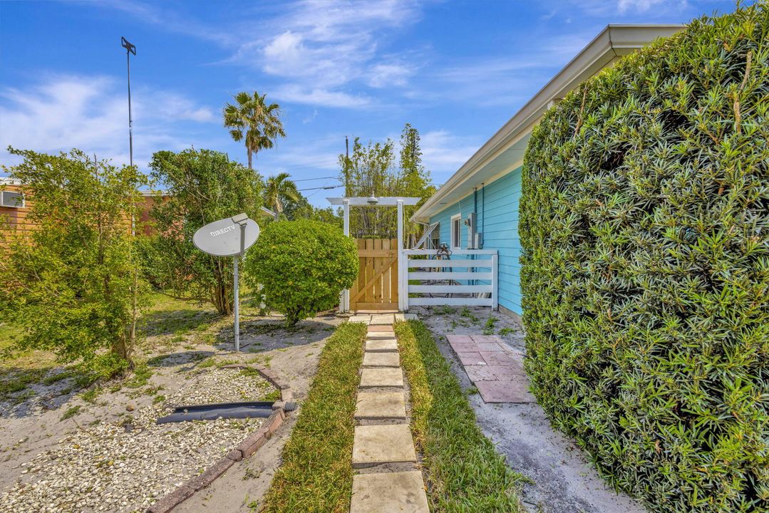 待售: $670,000 (4 贝兹, 2 浴室, 2128 平方英尺)